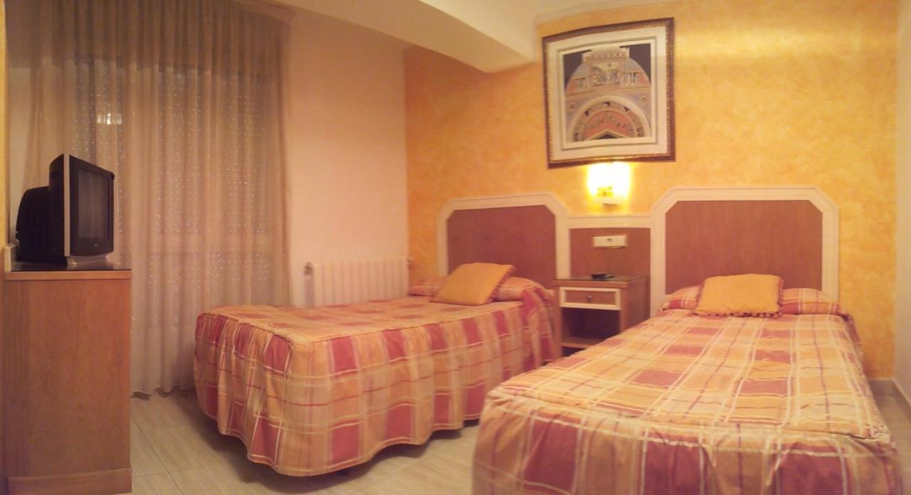 Hostal Conchi Miranda de Ebro Εξωτερικό φωτογραφία